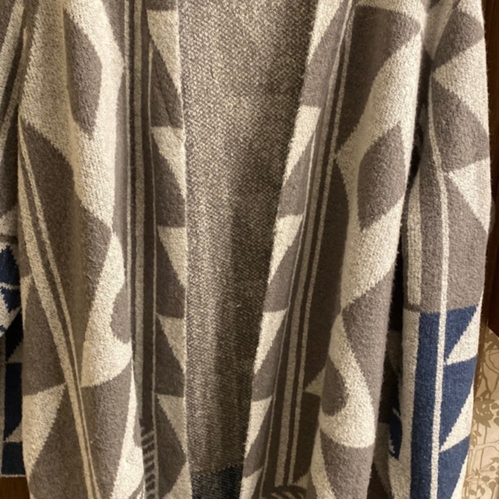 Sweater coat in grays and blue with pockets slits on sides New no tags size 1X